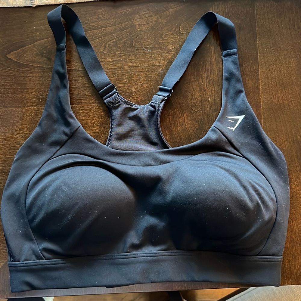M black gymshark sports bra